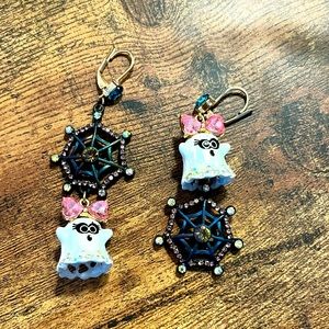 Adorable Betsey Johnson Ghost and Spiderweb Dangly Earrings